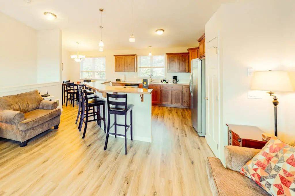 Coastal cottage with stunning ocean views & private gas grill - dogs welcome