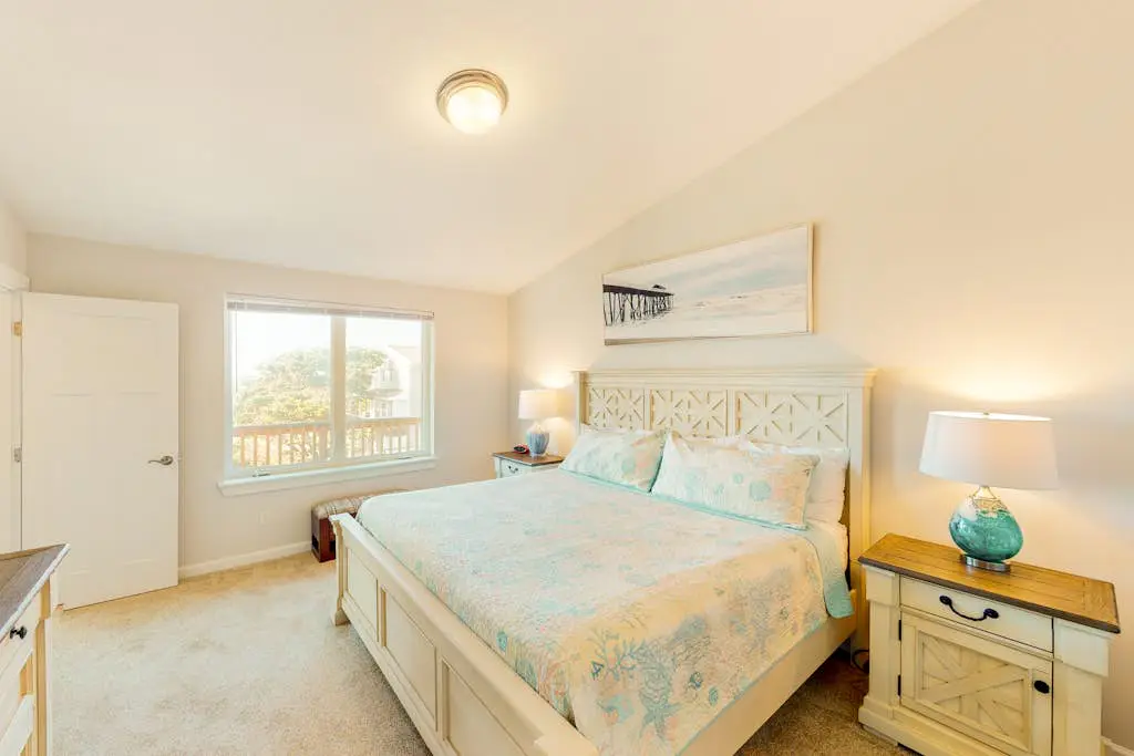 Coastal cottage with stunning ocean views & private gas grill - dogs welcome