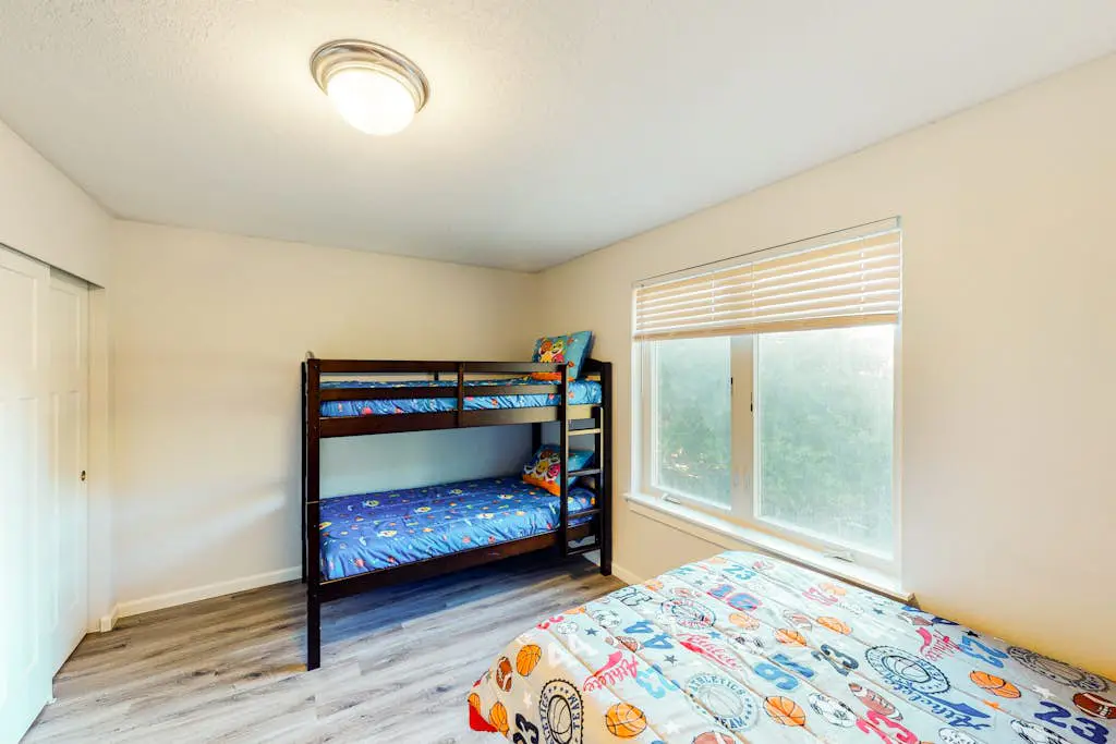 Coastal cottage with stunning ocean views & private gas grill - dogs welcome