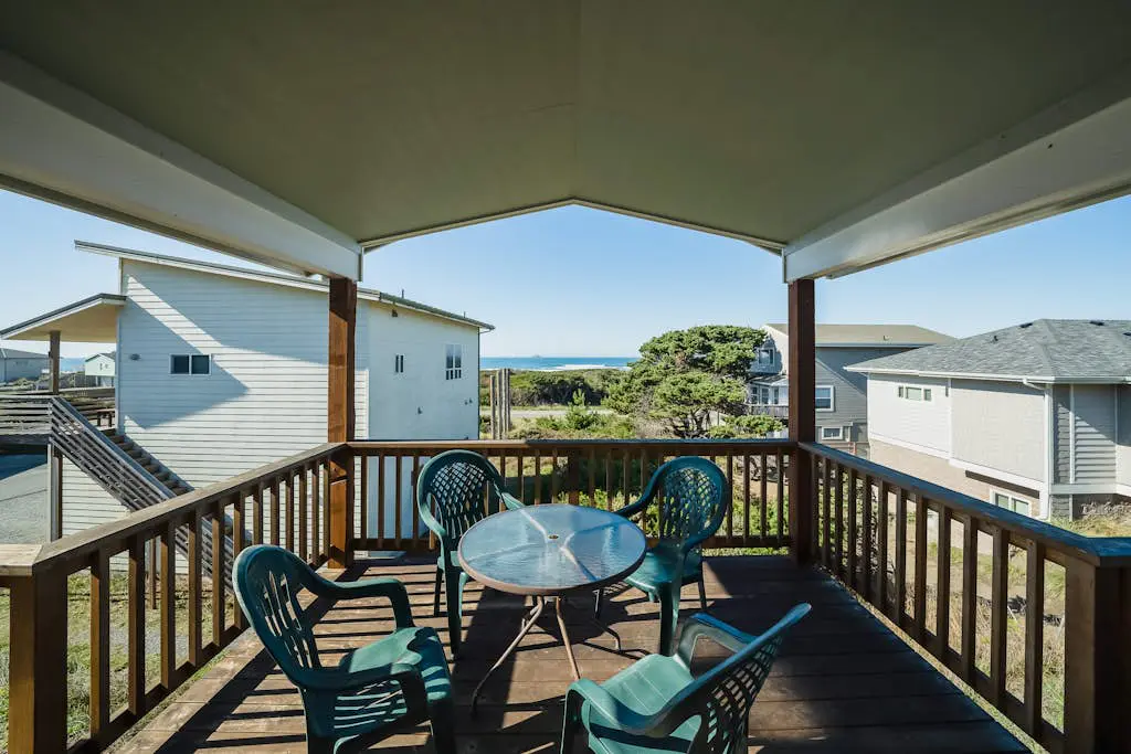 Coastal cottage with stunning ocean views & private gas grill - dogs welcome