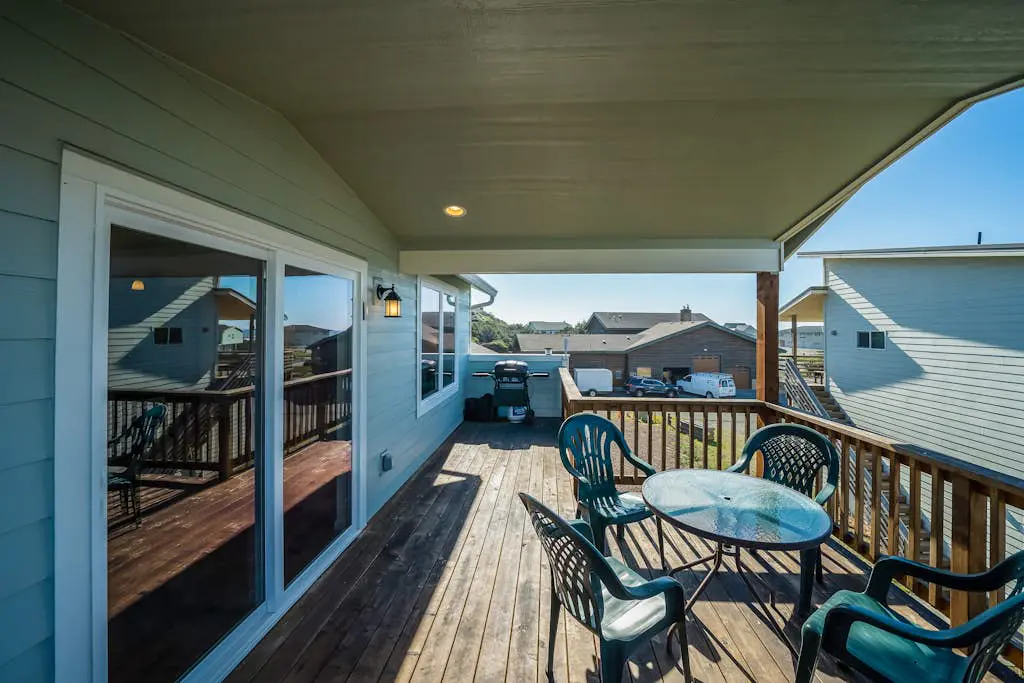 Coastal cottage with stunning ocean views & private gas grill - dogs welcome