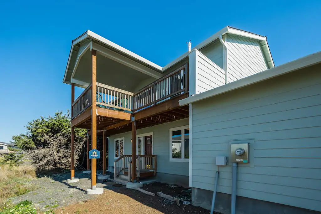 Coastal cottage with stunning ocean views & private gas grill - dogs welcome
