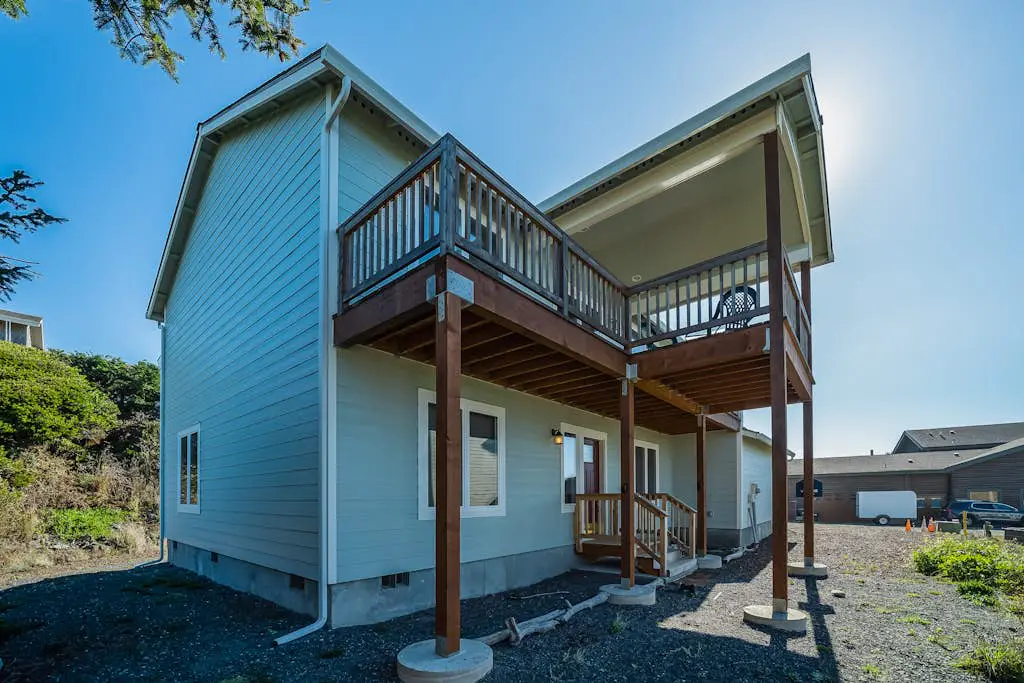 Coastal cottage with stunning ocean views & private gas grill - dogs welcome