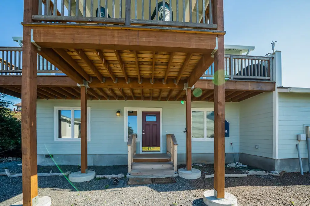 Coastal cottage with stunning ocean views & private gas grill - dogs welcome