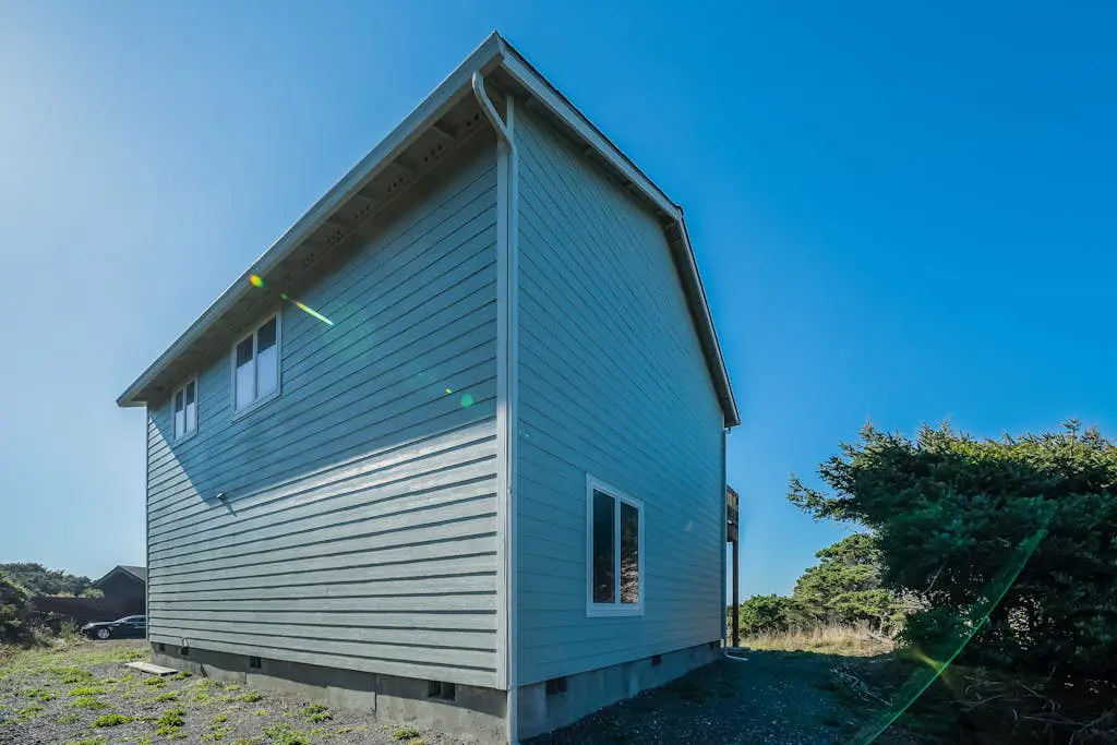 Coastal cottage with stunning ocean views & private gas grill - dogs welcome