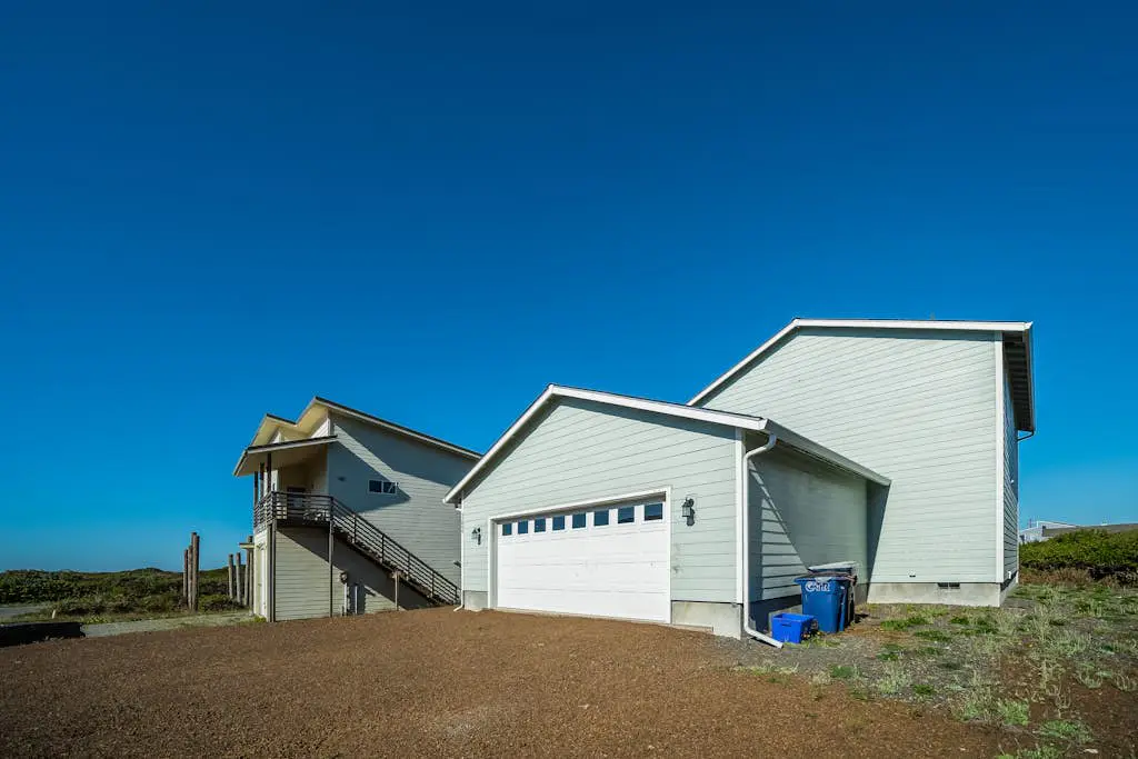 Coastal cottage with stunning ocean views & private gas grill - dogs welcome