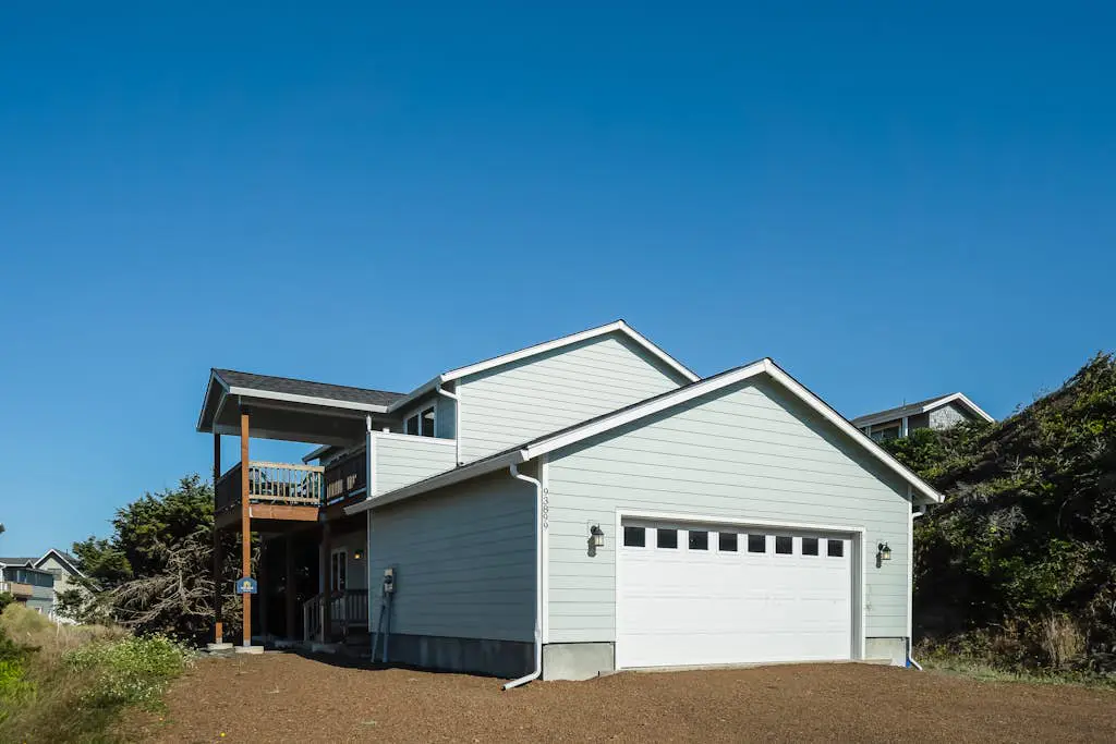 Coastal cottage with stunning ocean views & private gas grill - dogs welcome