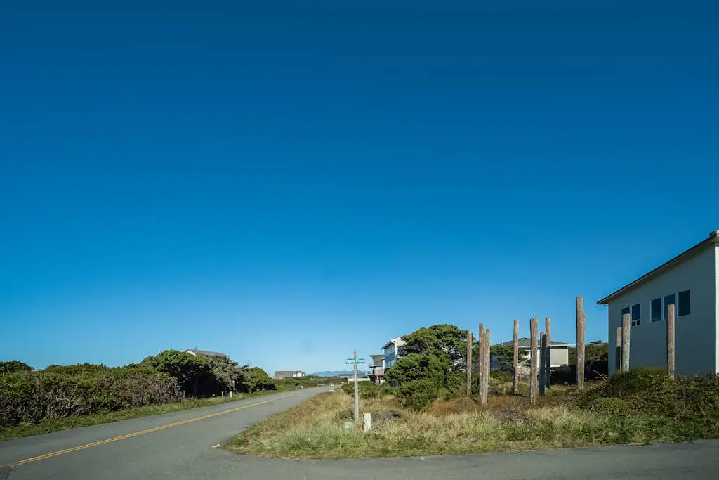 Coastal cottage with stunning ocean views & private gas grill - dogs welcome