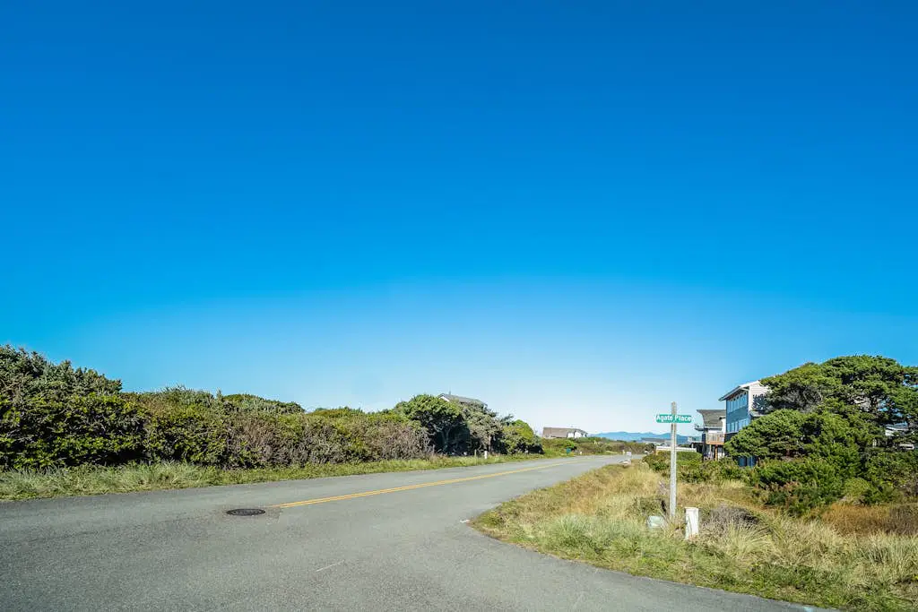 Coastal cottage with stunning ocean views & private gas grill - dogs welcome