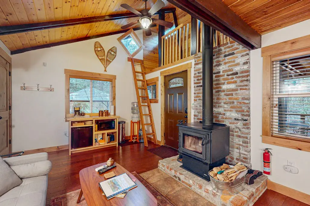 Creekside Cabin