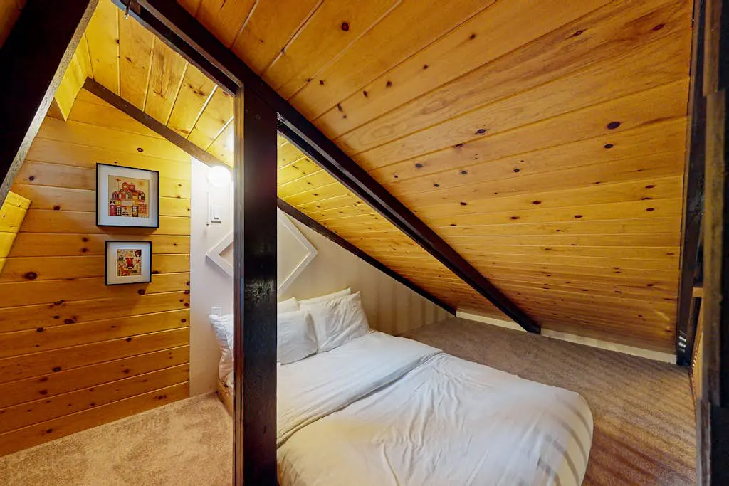 Creekside Cabin