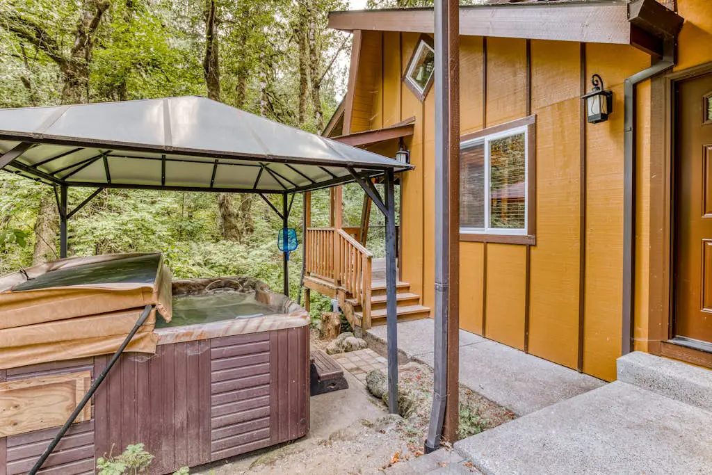 Creekside Cabin