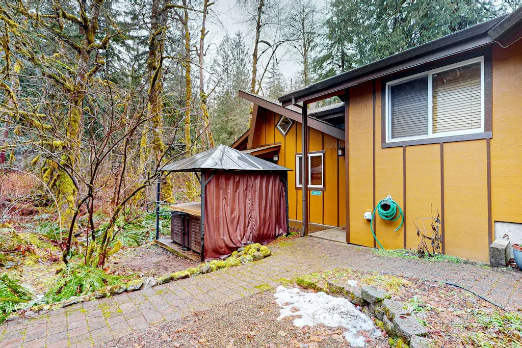 Creekside Cabin