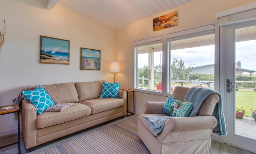 Oceanfront condo near Gearhart Golf Links - walk to beach - No pets