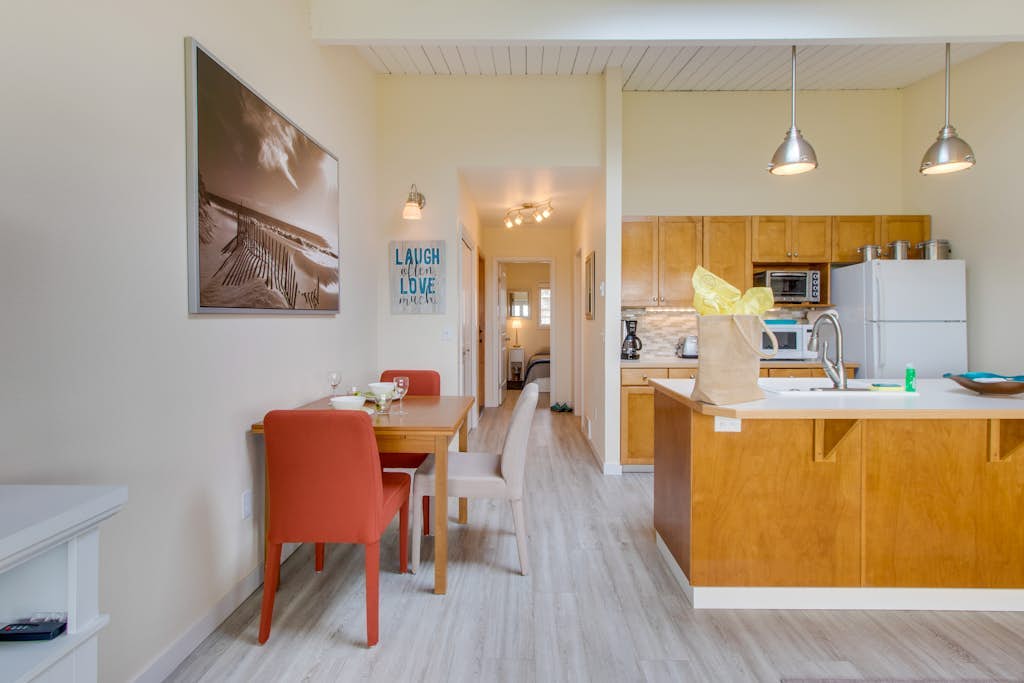 Oceanfront condo near Gearhart Golf Links - walk to beach  - No pets