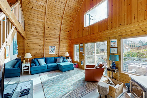 Lovely dog-friendly home with firepit - walk to the beach & downtown (MCA #329)