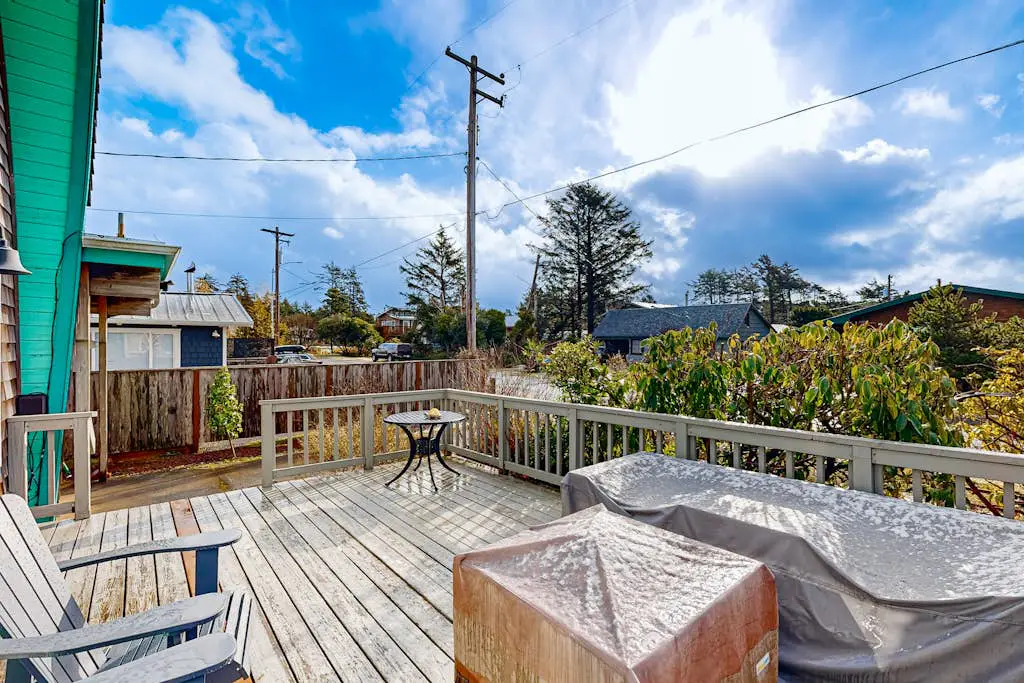 Hallie Hideaway - MCA 329