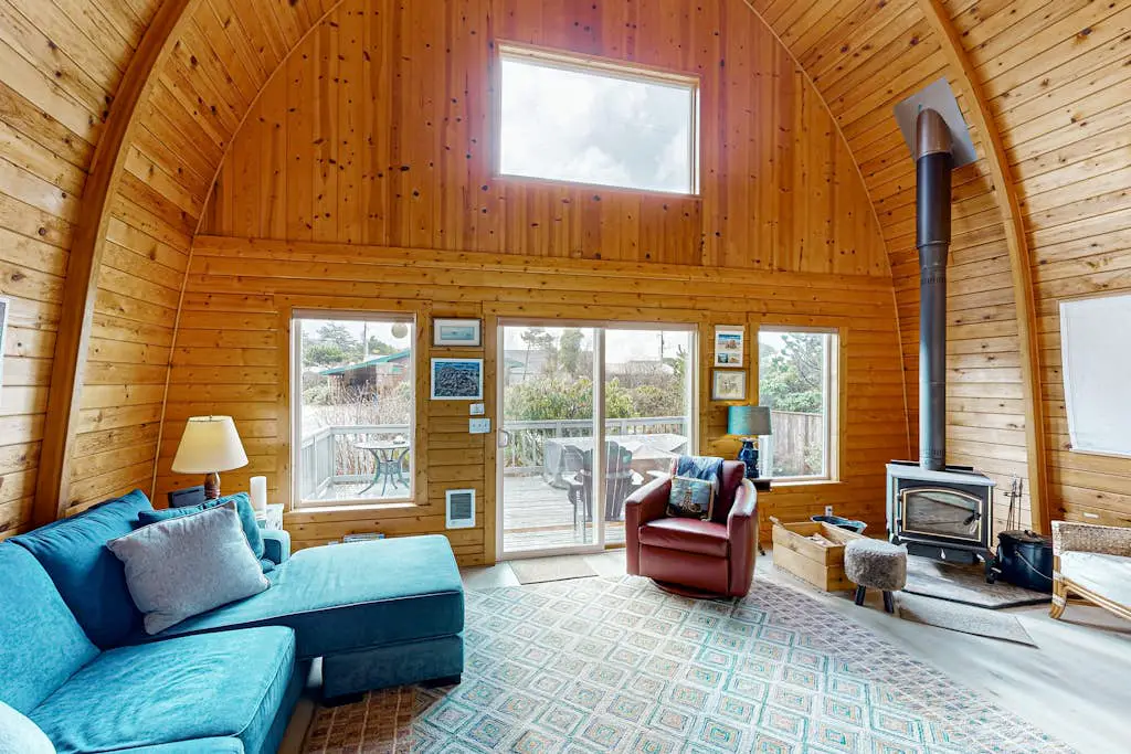 Hallie Hideaway - MCA 329