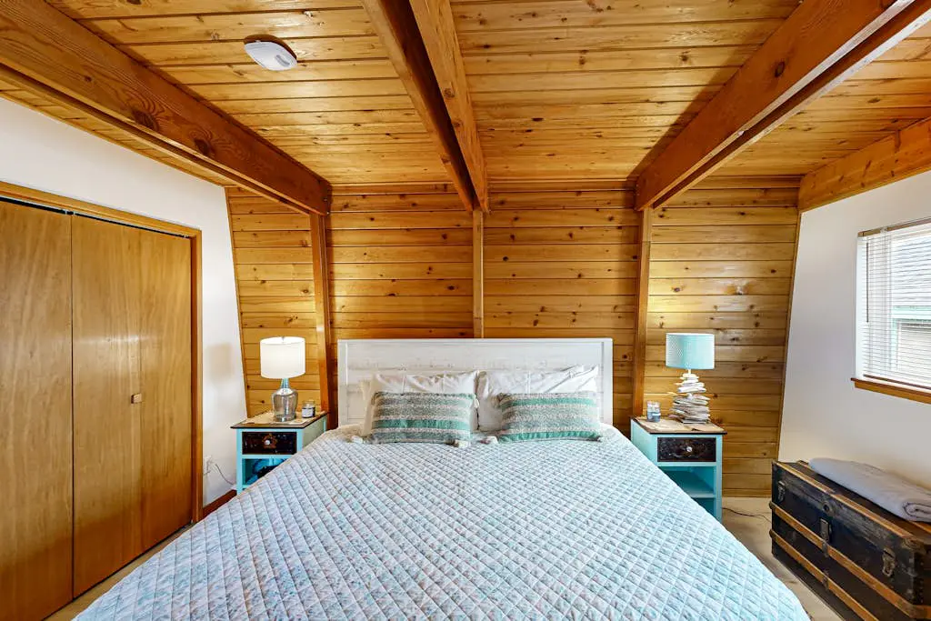 Hallie Hideaway - MCA 329