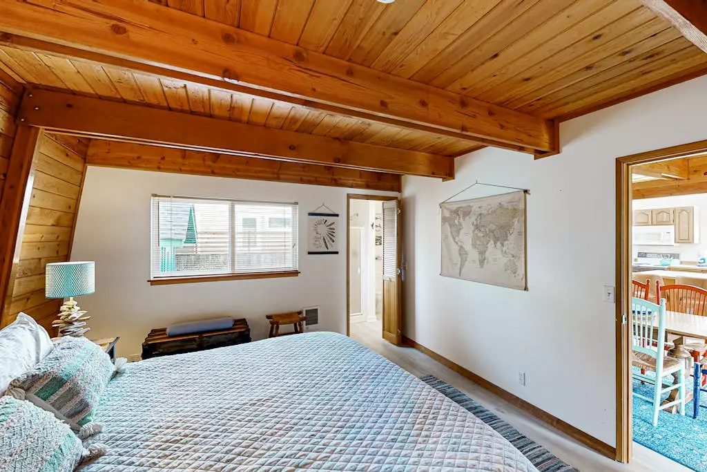 Hallie Hideaway - MCA 329