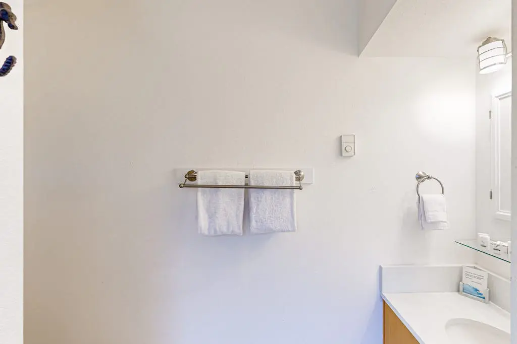 Hallie Hideaway - MCA 329