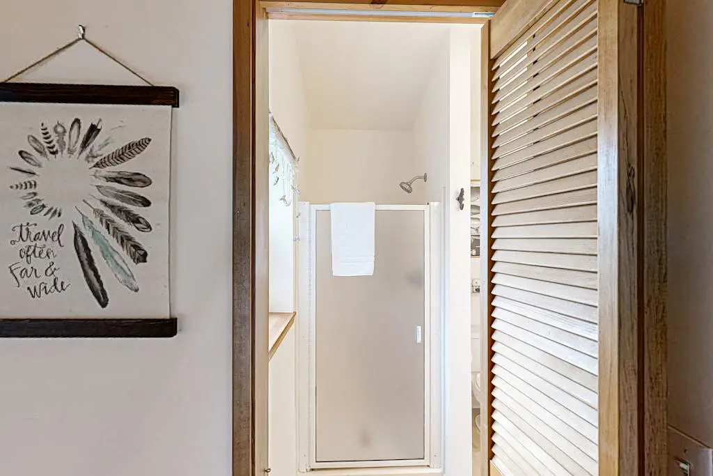 Hallie Hideaway - MCA 329