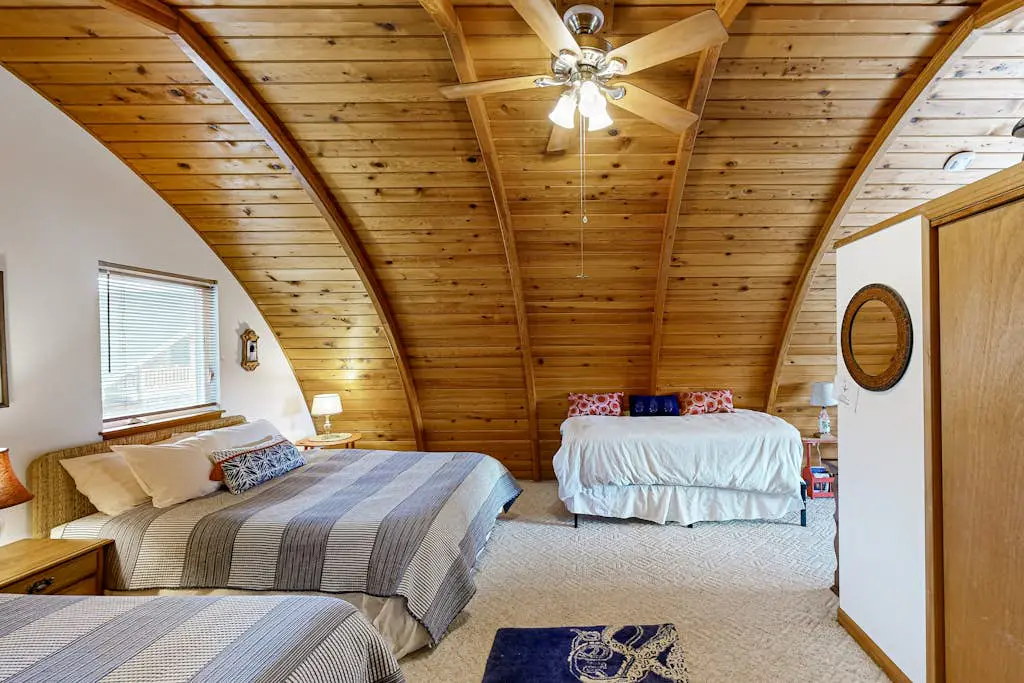 Hallie Hideaway - MCA 329
