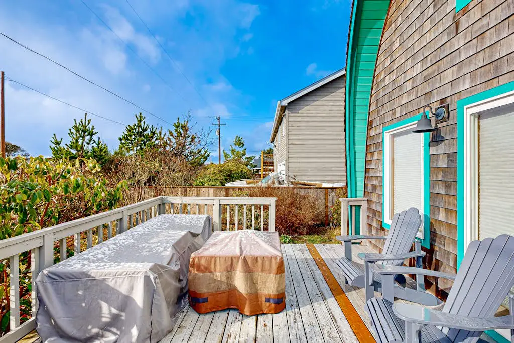 Hallie Hideaway - MCA 329