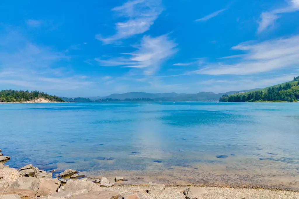 Hallie Hideaway - MCA 329