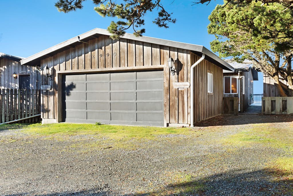 Dog-friendly, oceanfront condo w/ beach access, fireplace, large deck-EV charger