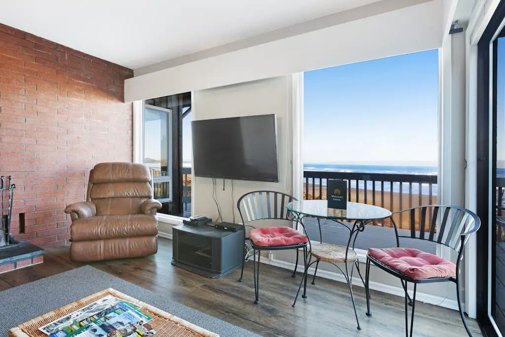 The Starboard - Spindrift Oceanfront Home