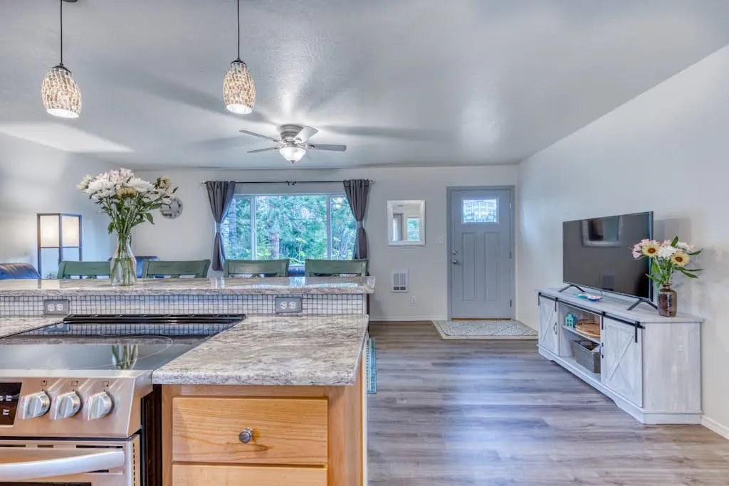 Single-level, dog-friendly home w/ private fenced-in yard & easy beach access