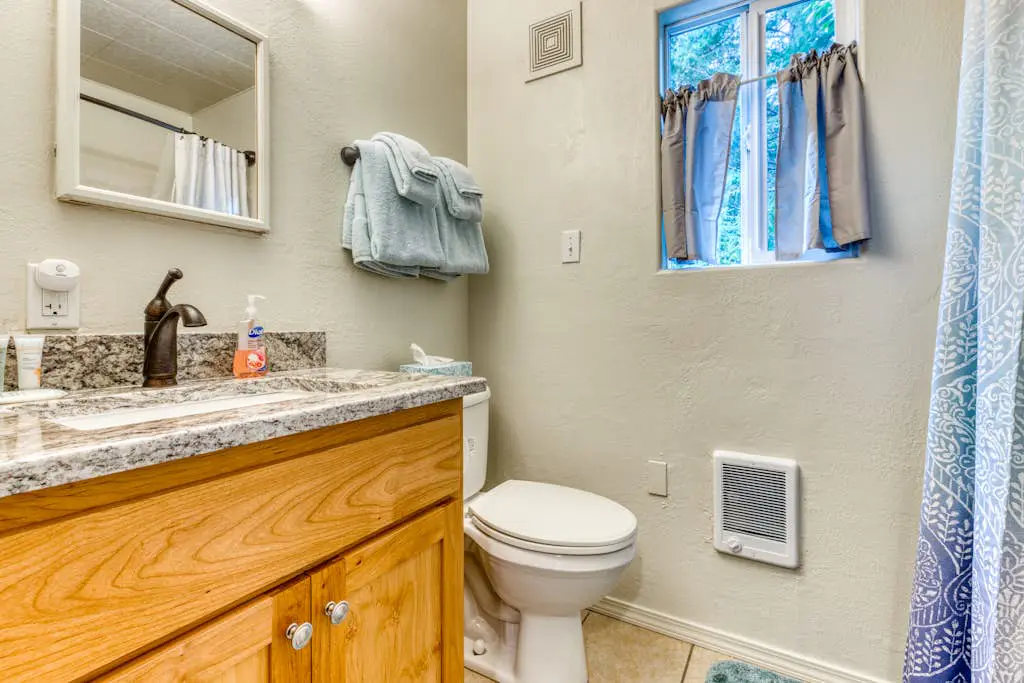 Single-level, dog-friendly home w/ private fenced-in yard & easy beach access