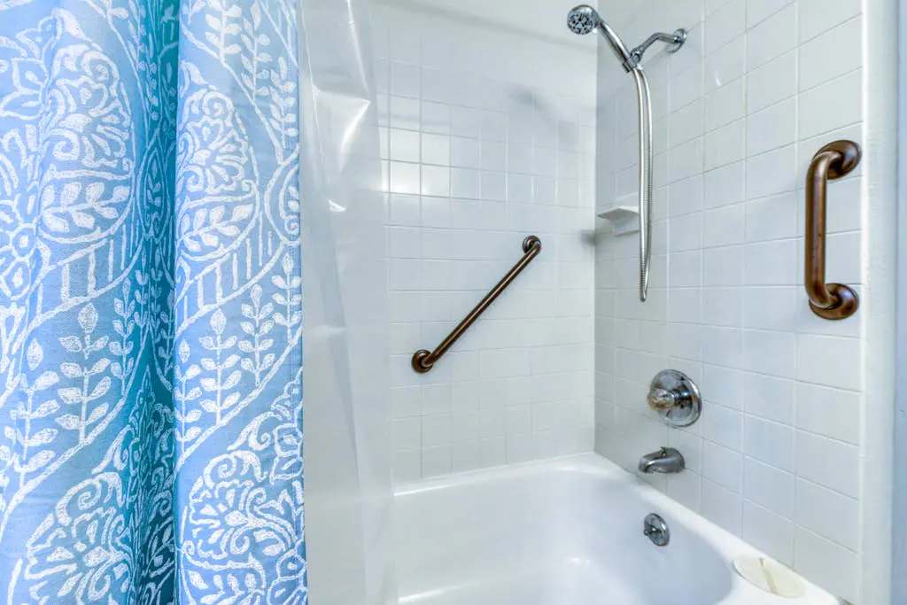 Single-level, dog-friendly home w/ private fenced-in yard & easy beach access