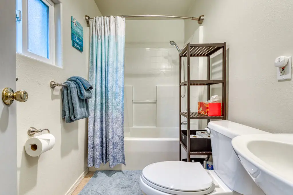 Single-level, dog-friendly home w/ private fenced-in yard & easy beach access