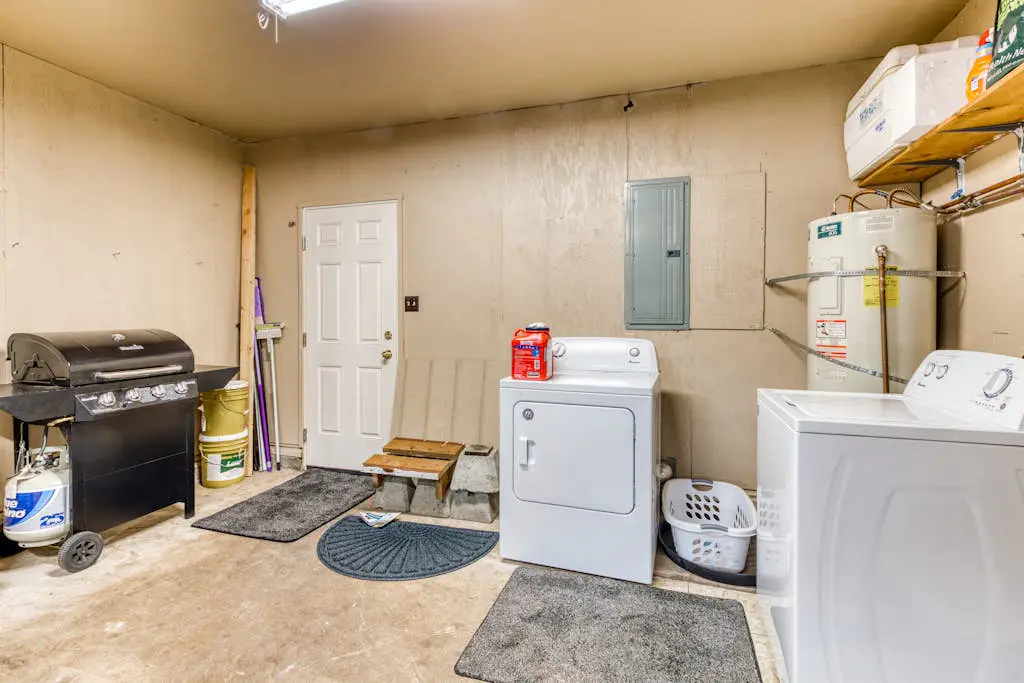 Single-level, dog-friendly home w/ private fenced-in yard & easy beach access