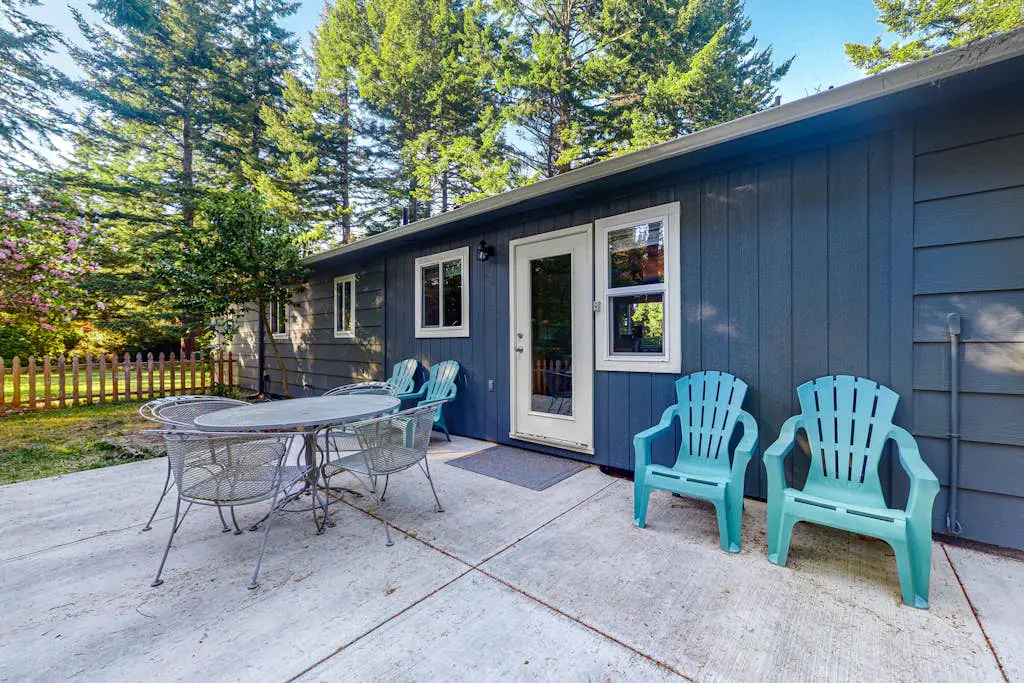 Single-level, dog-friendly home w/ private fenced-in yard & easy beach access