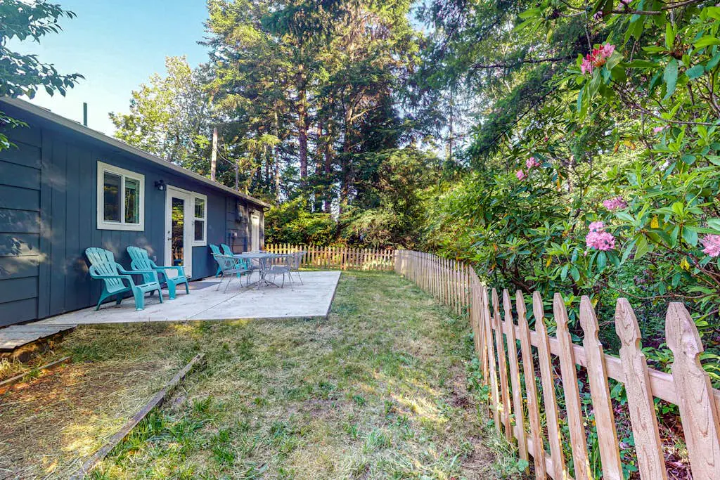 Single-level, dog-friendly home w/ private fenced-in yard & easy beach access