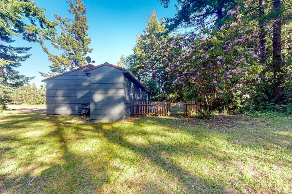 Single-level, dog-friendly home w/ private fenced-in yard & easy beach access