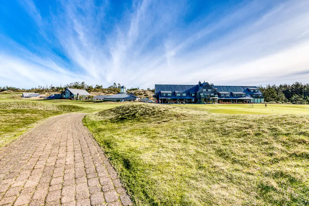Single-level, dog-friendly home w/ private fenced-in yard & easy beach access