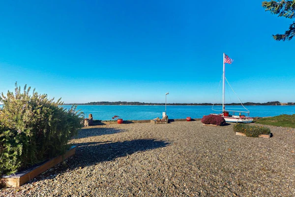 Waterfront home with panoramic bay views, deck, fireplace & beach access