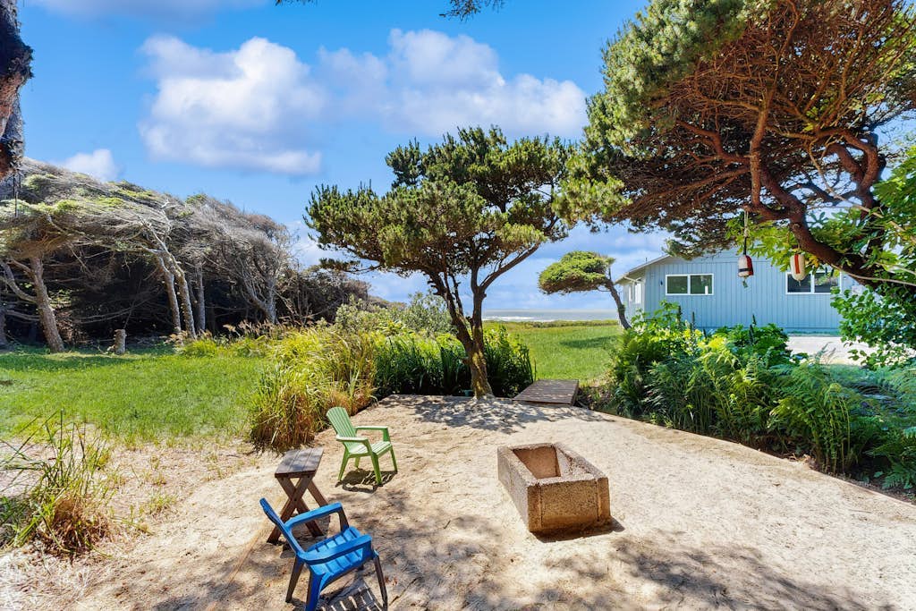 Oceanfront home w/ amazing sunsets, fire pit, & jacuzzi tub