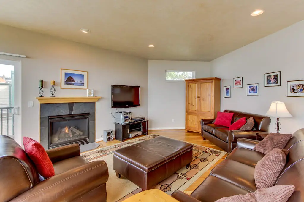 Walk to Oregon Coast Aquarium from this modern, dog-friendly, oceanview home
