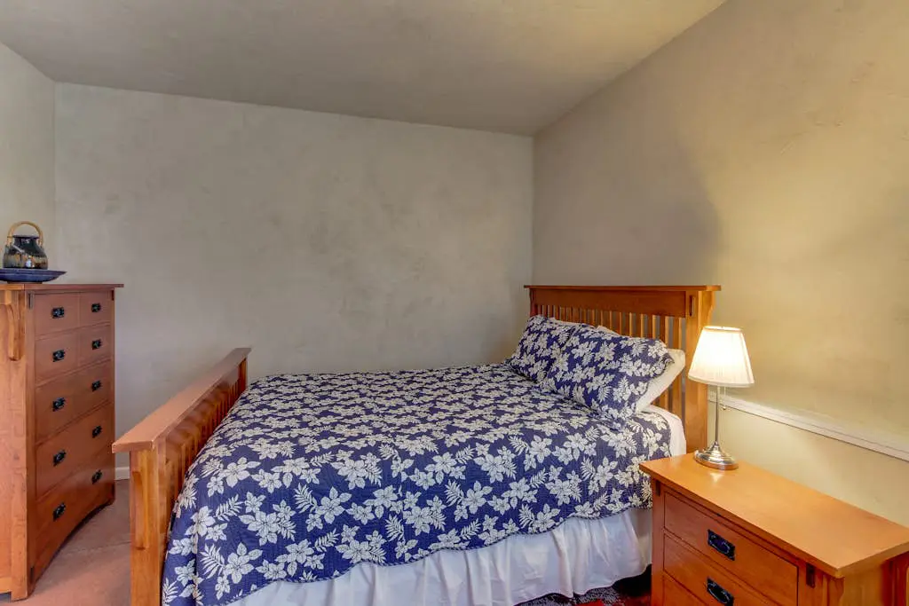 Walk to Oregon Coast Aquarium from this modern, dog-friendly, oceanview home