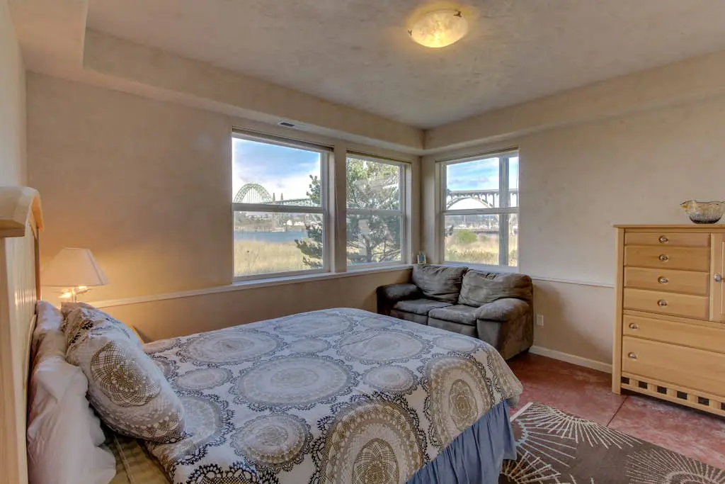 Walk to Oregon Coast Aquarium from this modern, dog-friendly, oceanview home