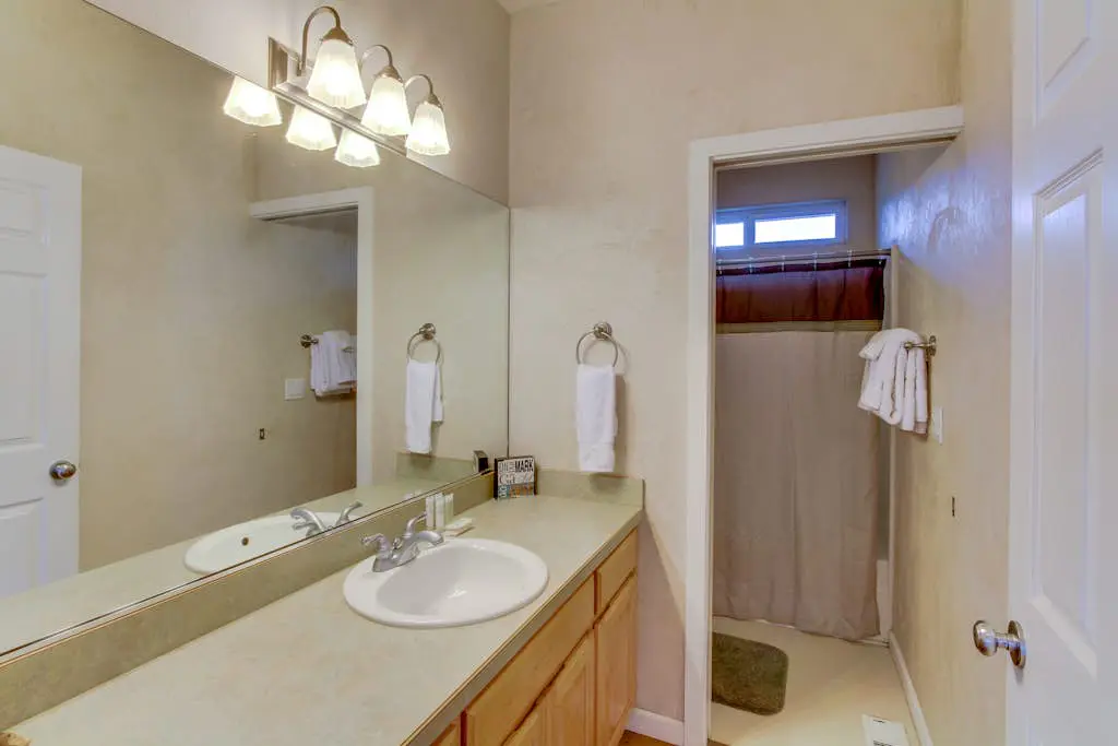 Walk to Oregon Coast Aquarium from this modern, dog-friendly, oceanview home
