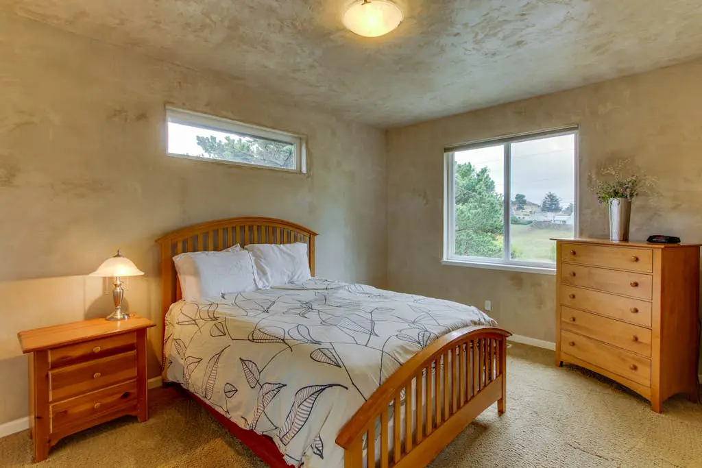 Walk to Oregon Coast Aquarium from this modern, dog-friendly, oceanview home