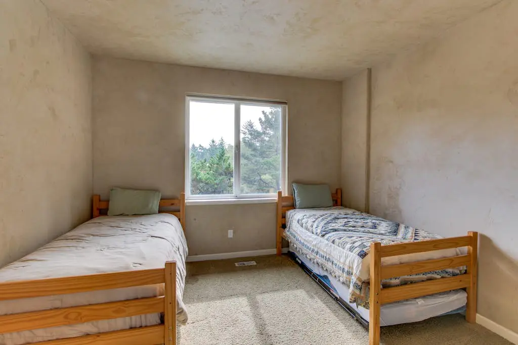 Walk to Oregon Coast Aquarium from this modern, dog-friendly, oceanview home