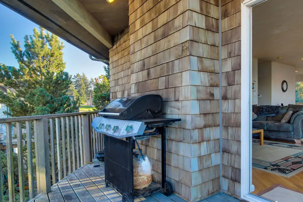 Walk to Oregon Coast Aquarium from this modern, dog-friendly, oceanview home
