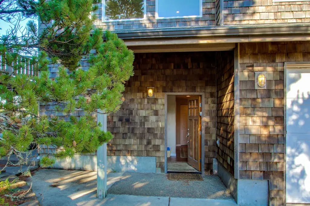 Walk to Oregon Coast Aquarium from this modern, dog-friendly, oceanview home